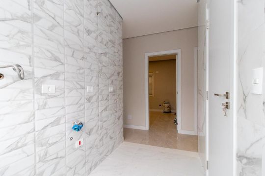 Área de Serviço de casa à venda com 4 quartos, 400m² em Xaxim, Curitiba
