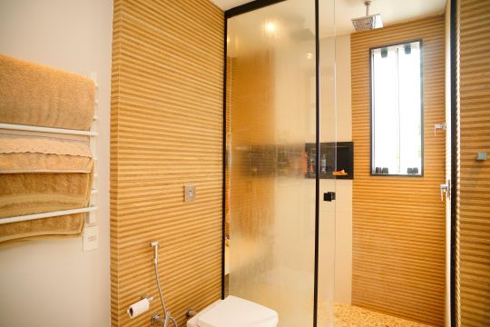 Banheiro da Suíte 1 de casa de condomínio à venda com 4 quartos, 864m² em Pendotiba, Niterói