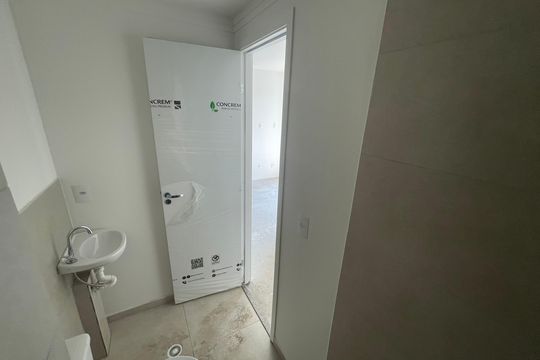 Banheiro de apartamento à venda com 2 quartos, 50m² em Vila Augusta, Guarulhos