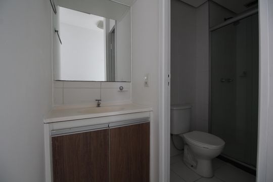 Banheiro Social de apartamento à venda com 2 quartos, 50m² em Anil, Rio de Janeiro