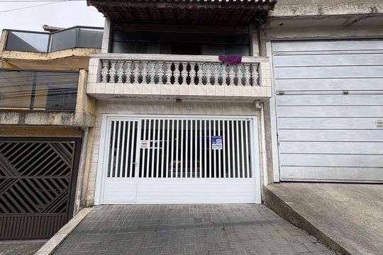 Fachada e Placa de casa à venda com 3 quartos, 302m² em Parque Itrapoã, Santo André