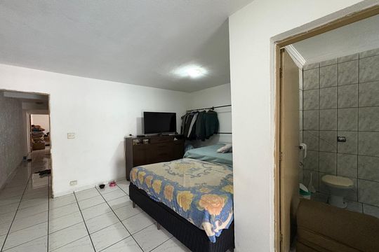 Suíte de casa à venda com 3 quartos, 302m² em Parque Itrapoã, Santo André