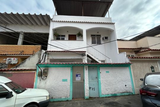 Fachada + plaquinha de casa à venda com 5 quartos, 180m² em Todos Os Santos, Rio de Janeiro