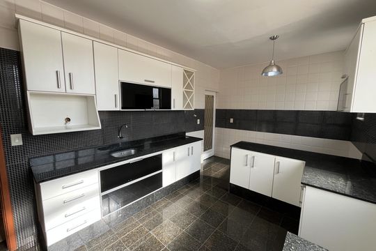 Cozinha de apartamento à venda com 3 quartos, 150m² em Jardim Guanabara, Rio de Janeiro