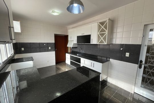 Cozinha de apartamento à venda com 3 quartos, 150m² em Jardim Guanabara, Rio de Janeiro
