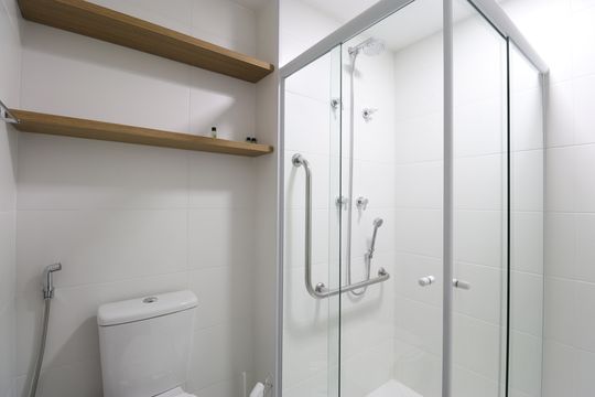 Banheiro de apartamento para alugar com 1 quarto, 23m² em Pompeia, São Paulo