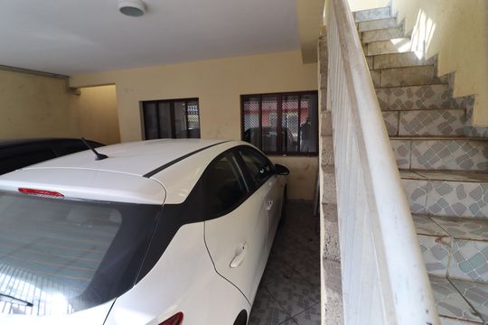 Garagem de casa à venda com 3 quartos, 368m² em Bussocaba, Osasco