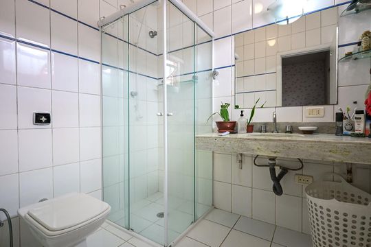 Banheiro Suíte 1 de casa à venda com 5 quartos, 250m² em Vila Sonia, São Paulo