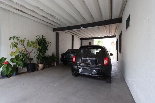 Garagem de casa à venda com 7 quartos, 356m² em Vila Ema, São Paulo