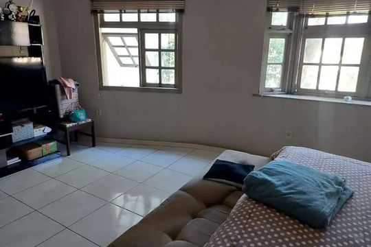 Casa à venda com 3 quartos, 379m² em Três Figueiras, Porto Alegre