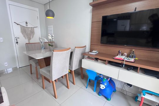 Sala de apartamento à venda com 2 quartos, 62m² em Jardim das Bandeiras, Campinas