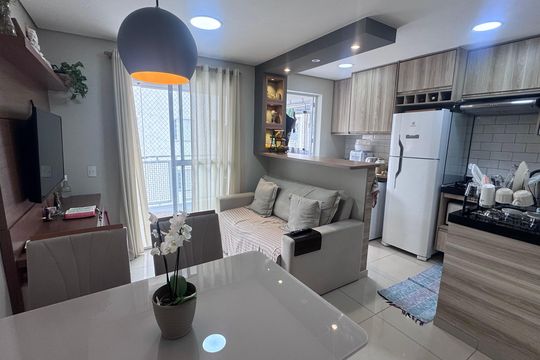 Sala de apartamento à venda com 2 quartos, 62m² em Jardim das Bandeiras, Campinas