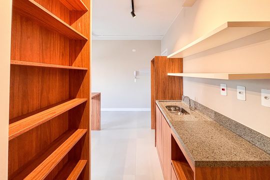Cozinha de apartamento à venda com 1 quarto, 32m² em Chácara Seis de Outubro, São Paulo