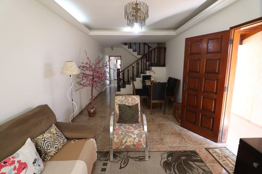 Casa à venda com 3 quartos, 232m² em Umuarama, Osasco
