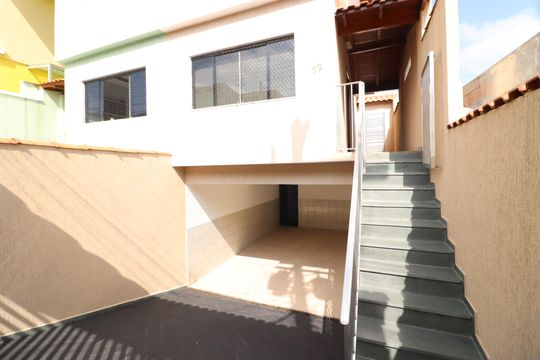 Garagem de casa à venda com 3 quartos, 232m² em Umuarama, Osasco