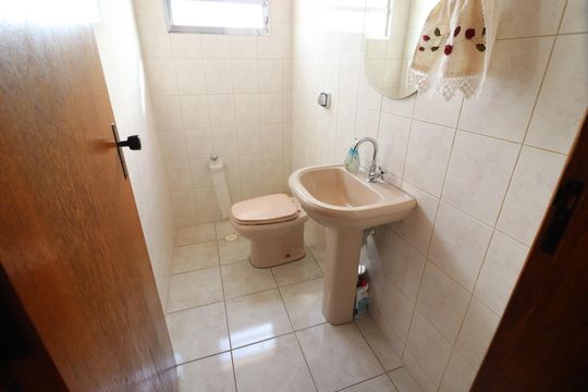 Lavabo de casa à venda com 3 quartos, 232m² em Umuarama, Osasco