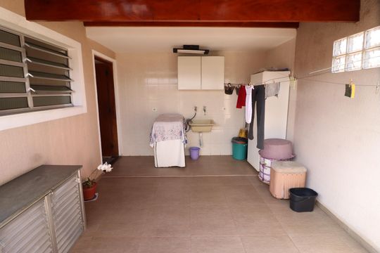 Área de Serviço de casa à venda com 3 quartos, 232m² em Umuarama, Osasco