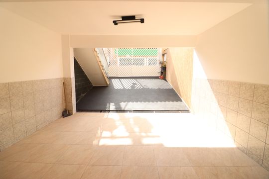 Garagem de casa à venda com 3 quartos, 232m² em Umuarama, Osasco