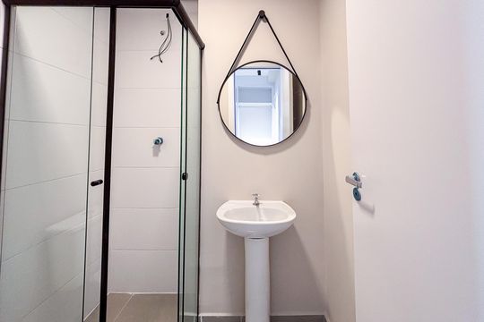 Banheiro de apartamento à venda com 1 quarto, 29m² em Chácara Seis de Outubro, São Paulo