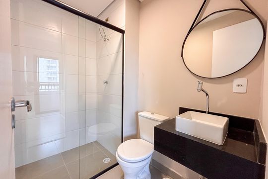 Banheiro de apartamento à venda com 1 quarto, 38m² em Chácara Seis de Outubro, São Paulo