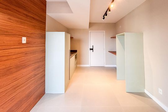 Sala/Cozinha de apartamento à venda com 1 quarto, 38m² em Chácara Seis de Outubro, São Paulo