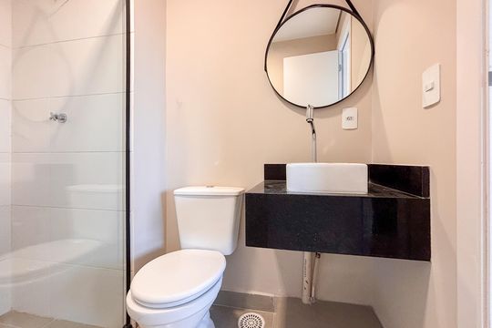 Banheiro de apartamento à venda com 1 quarto, 38m² em Chácara Seis de Outubro, São Paulo