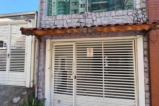 Fachada de casa à venda com 3 quartos, 150m² em Vila Lais, São Paulo