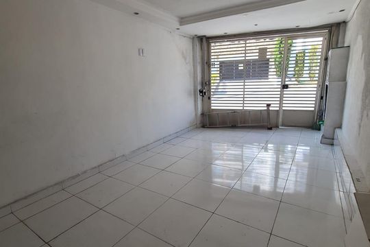 Garagem de casa à venda com 3 quartos, 150m² em Vila Lais, São Paulo