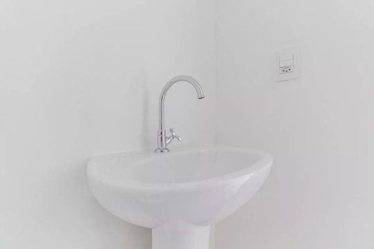 Banheiro de apartamento à venda com 1 quarto, 25m² em Pinheiros, São Paulo