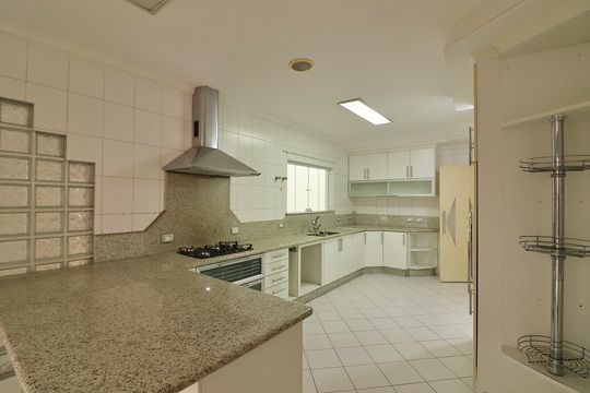 Cozinha de casa de condomínio à venda com 4 quartos, 642m² em Bairro dos Casa, São Bernardo do Campo