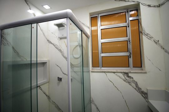 Banheiro de apartamento à venda com 2 quartos, 60m² em Madureira, Rio de Janeiro