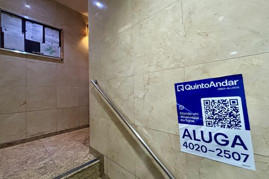 Placa de kitnet/studio para alugar com 1 quarto, 40m² em Copacabana, Rio de Janeiro