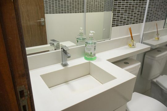 Banheiro da Suíte 2 de casa de condomínio para alugar com 3 quartos, 159m² em Itapuã, Salvador