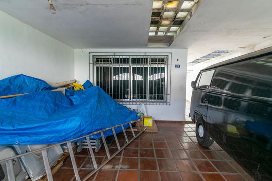 Garagem de casa à venda com 4 quartos, 180m² em Vila Guarani (zona Sul), São Paulo