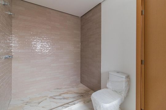 Banheiro do Quarto 1 de casa à venda com 3 quartos, 300m² em Jardim Botânico, Porto Alegre