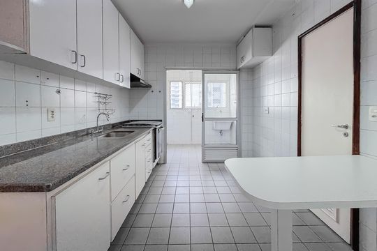 Cozinha de apartamento para alugar com 3 quartos, 107m² em Chácara Klabim, São Paulo