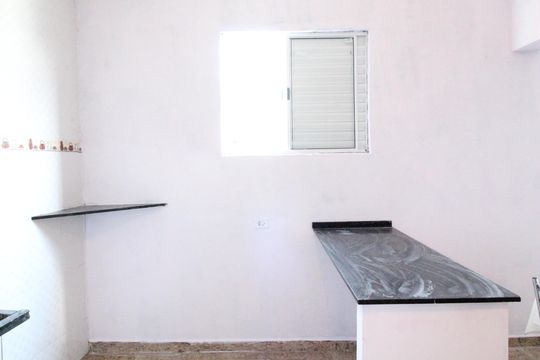 Cozinha de kitnet/studio para alugar com 1 quarto, 40m² em Jardim Ismenia, São José dos Campos