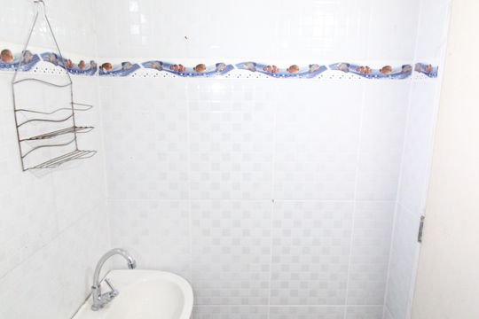 Banheiro de kitnet/studio para alugar com 1 quarto, 40m² em Jardim Ismenia, São José dos Campos