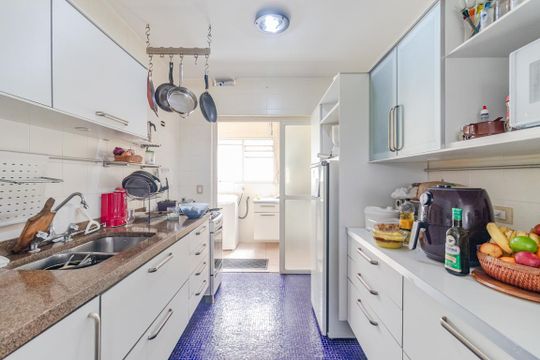 Cozinha de apartamento à venda com 2 quartos, 124m² em Pinheiros, São Paulo