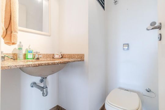 Banheiro da Suíte 2 de apartamento à venda com 2 quartos, 124m² em Pinheiros, São Paulo