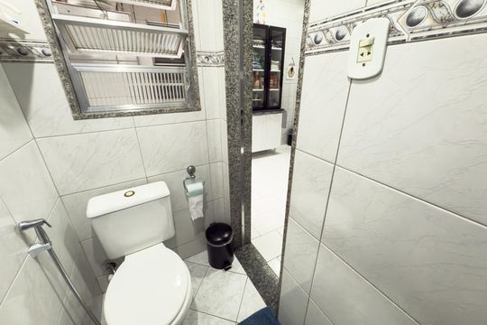 Banheiro de serviço de apartamento à venda com 3 quartos, 110m² em Vila da Penha, Rio de Janeiro