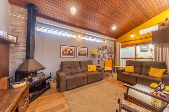 Casa à venda com 4 quartos, 280m² em Camaquã, Porto Alegre