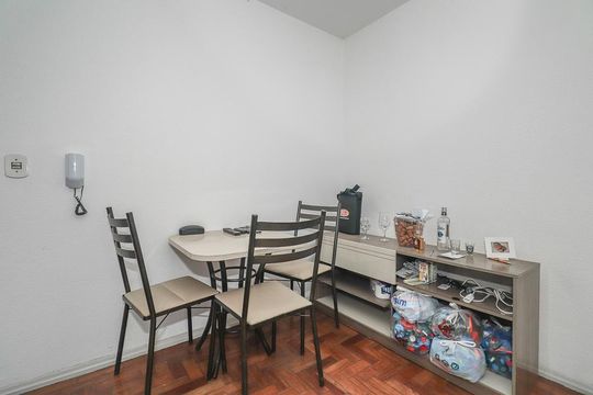 Sala de apartamento à venda com 2 quartos, 64m² em Jardim Itu Sabará, Porto Alegre