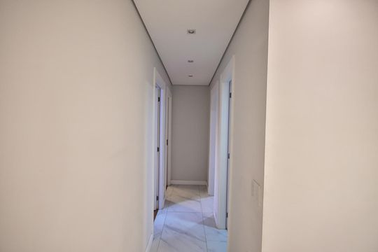 Corredor de apartamento à venda com 3 quartos, 113m² em Jardim Vazani, São Paulo