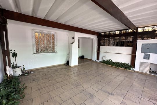 Garagem de casa à venda com 3 quartos, 209m² em Água Branca, São Paulo