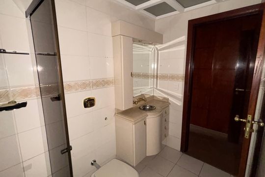 Banheiro de apartamento à venda com 3 quartos, 180m² em Jardim, Santo André