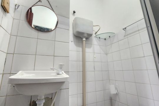 Banheiro Social de kitnet/studio para alugar com 1 quarto, 25m² em Boca do Rio, Salvador