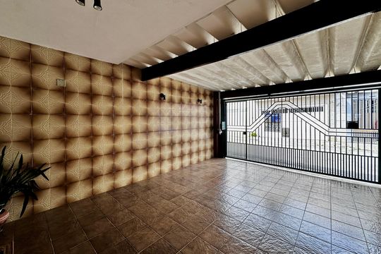 Garagem  de casa à venda com 3 quartos, 125m² em Jardim Caravelas, São Paulo
