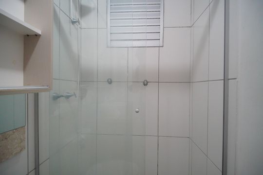 Banheiro de apartamento à venda com 2 quartos, 42m² em Operário, Novo Hamburgo
