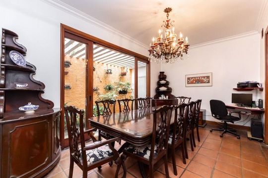 Casa à venda com 4 quartos, 400m² em Alto de Pinheiros, São Paulo